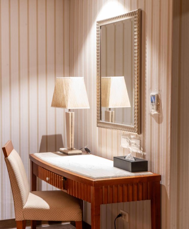 Elegance Hotel Taipei Extérieur photo