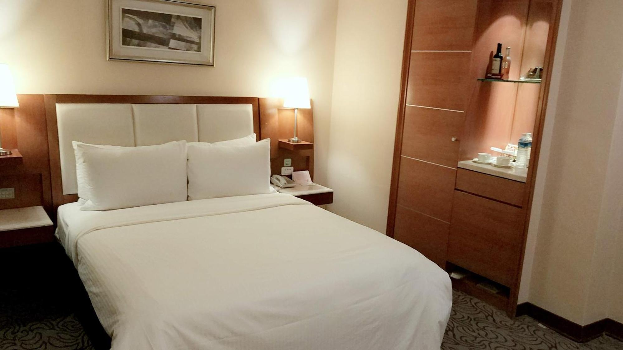 Elegance Hotel Taipei Extérieur photo
