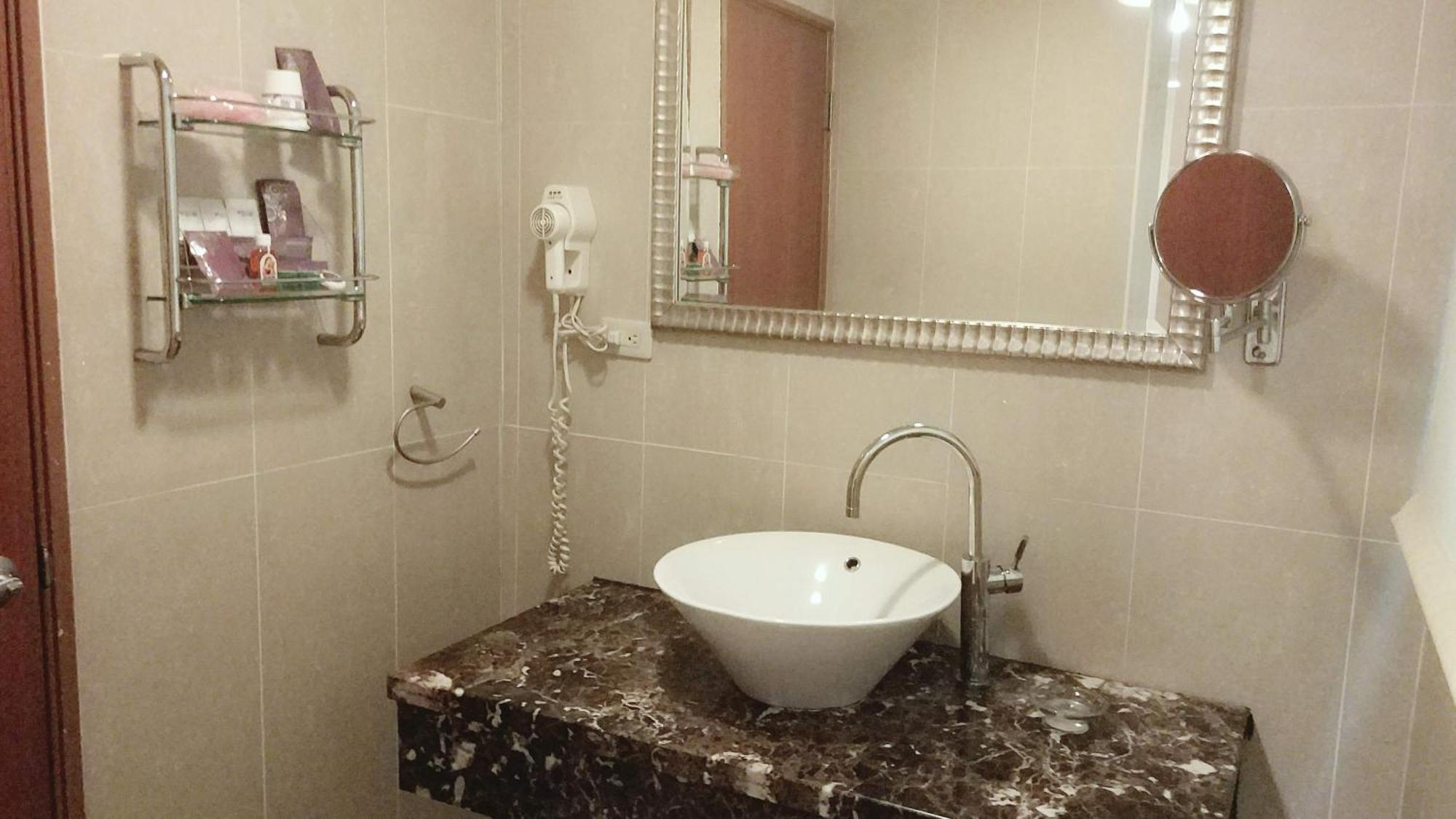 Elegance Hotel Taipei Extérieur photo