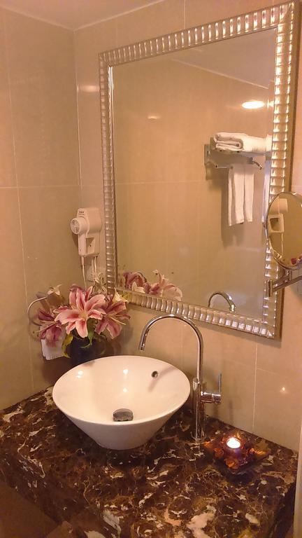 Elegance Hotel Taipei Extérieur photo