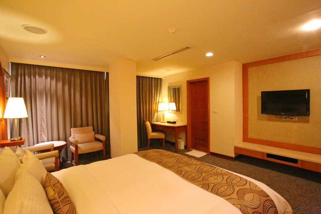 Elegance Hotel Taipei Extérieur photo