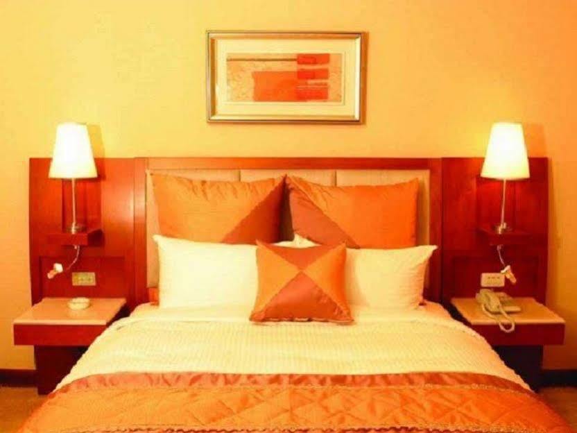 Elegance Hotel Taipei Extérieur photo