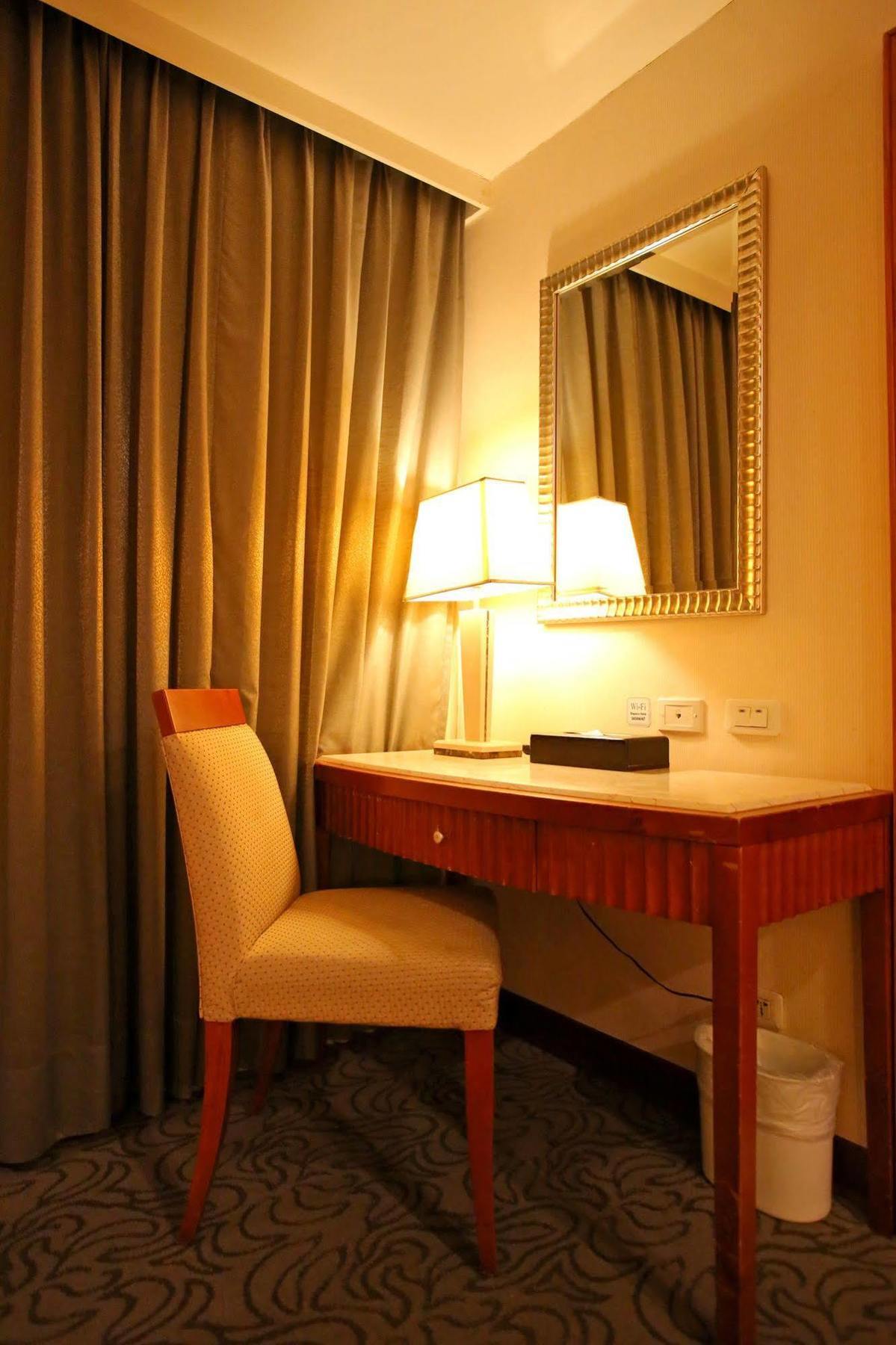 Elegance Hotel Taipei Extérieur photo