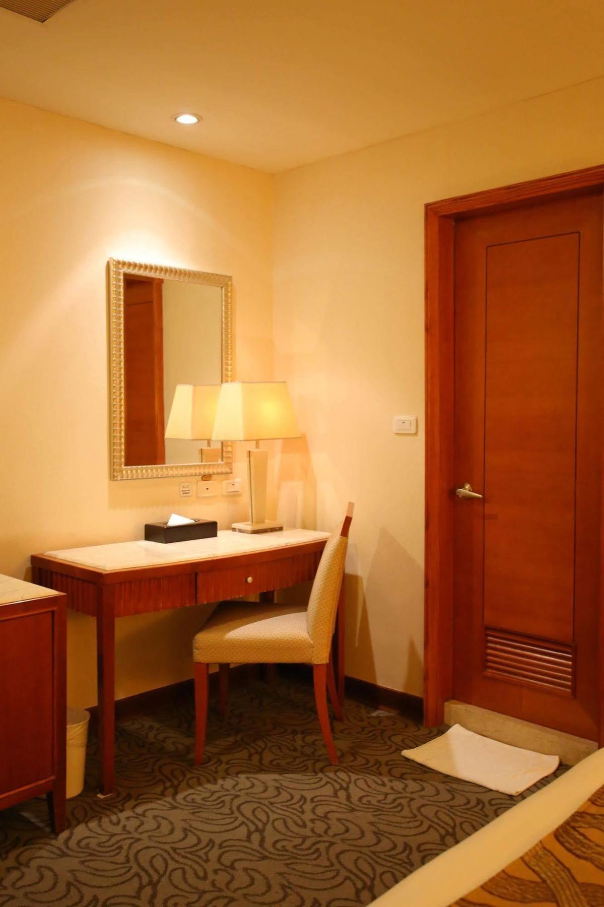 Elegance Hotel Taipei Extérieur photo