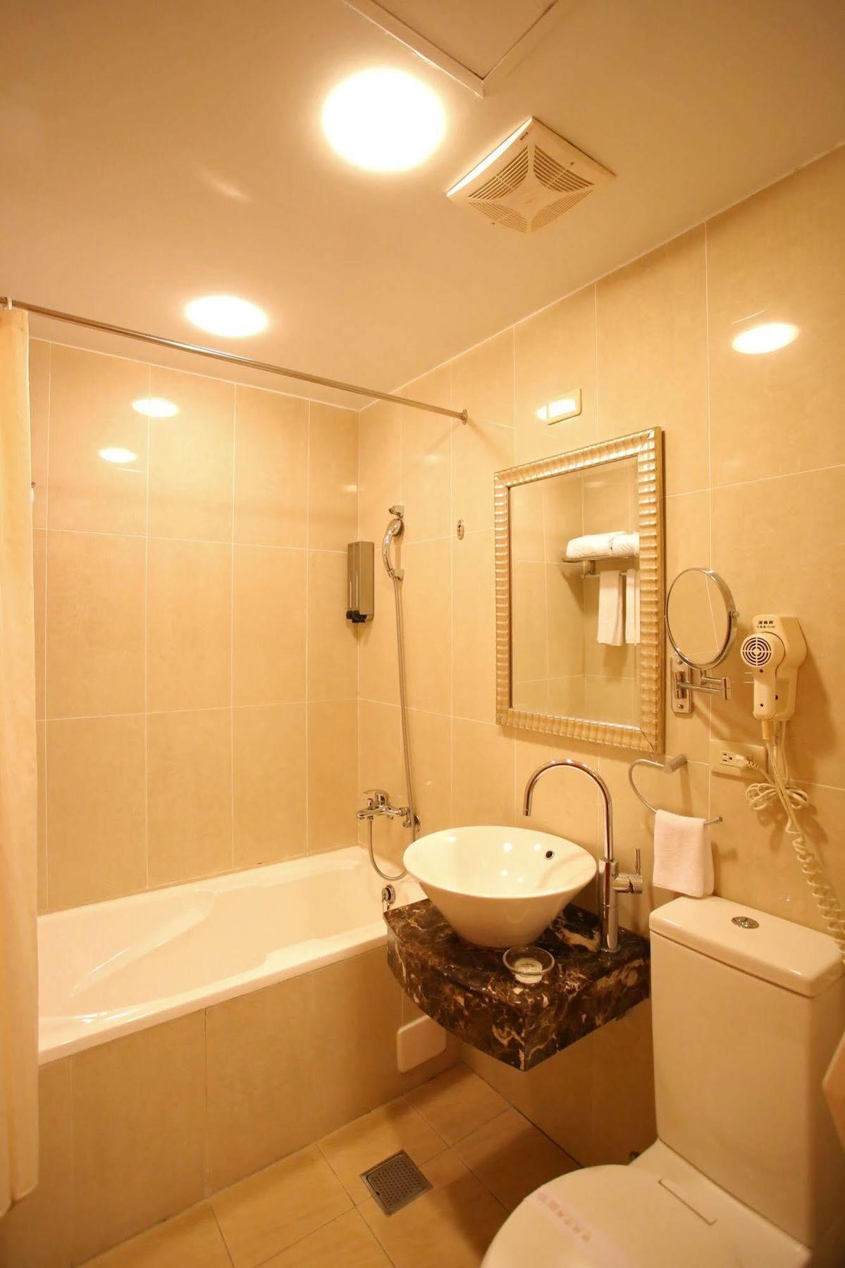 Elegance Hotel Taipei Extérieur photo