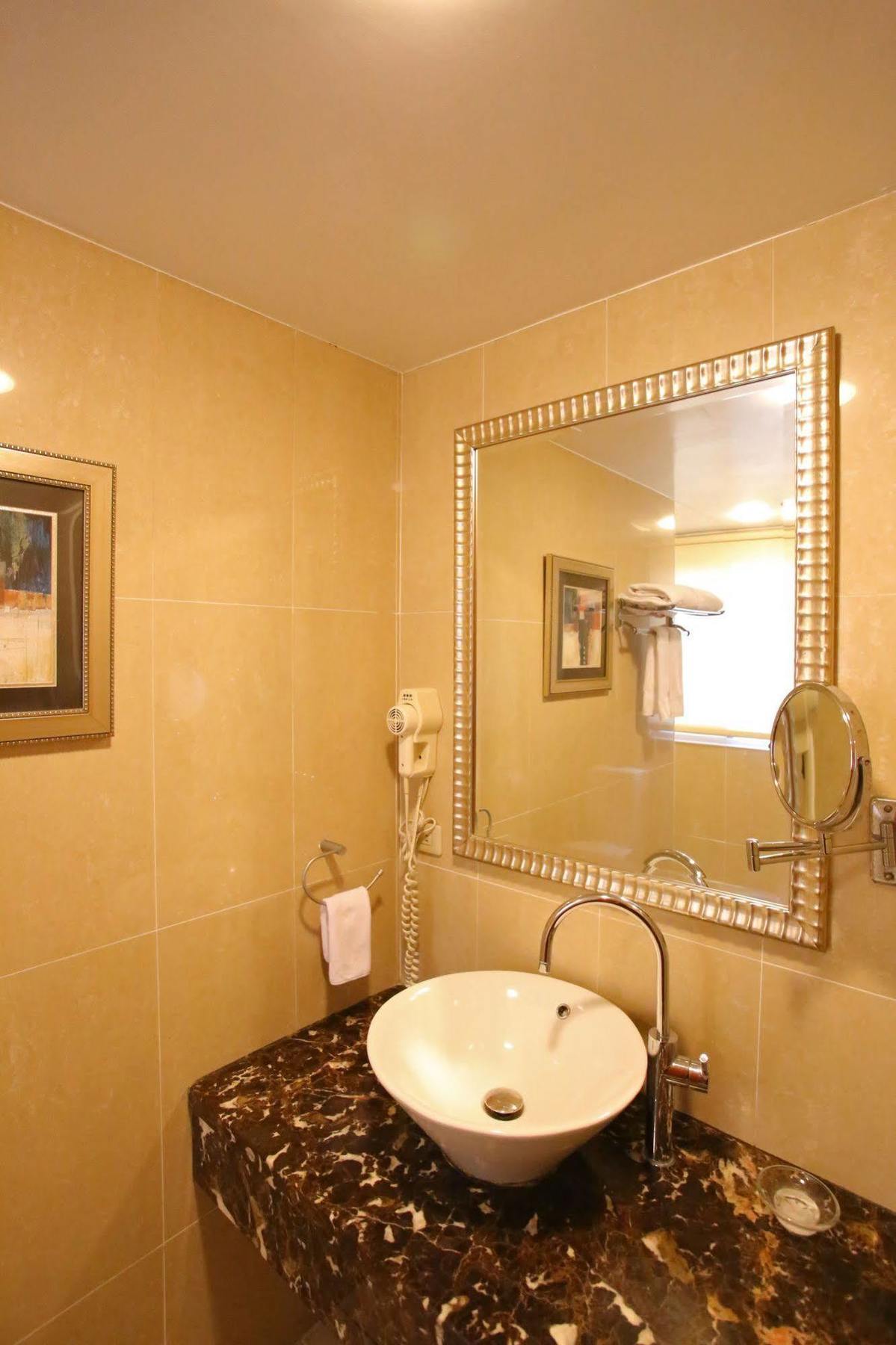 Elegance Hotel Taipei Extérieur photo